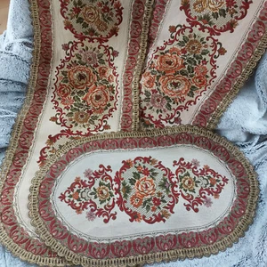 3 Stück Tischläufer Deckchen Brokat Brokatläufer, beige - weinrot , vintage - Bild 1 von 24