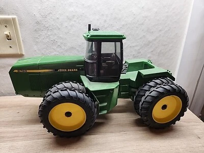 John Deere 8760 Tractor 4wd 1988 Special Edition By Ertl 1/16 Scale - Image 1 of 2