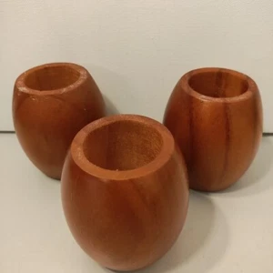 Raro set portacandele in legno metà secolo stuzzicadenti toni caldi legno altezza 3,5" - Foto 1 di 12