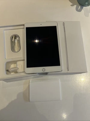 Apple iPad mini 4 128GB, WLAN, 20,07 cm, (7,9 Zoll) - Silber - Bild 1 von 4