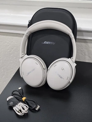 Auriculares inalámbricos con cancelación de ruido Bose QuietComfort 45 Bluetooth - blancos Foto 1 de 4
