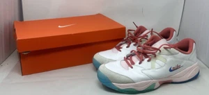 Nike Court Lite 2 Prm QS Bianco/Royal Pink - Taglia 15 - Foto 1 di 6