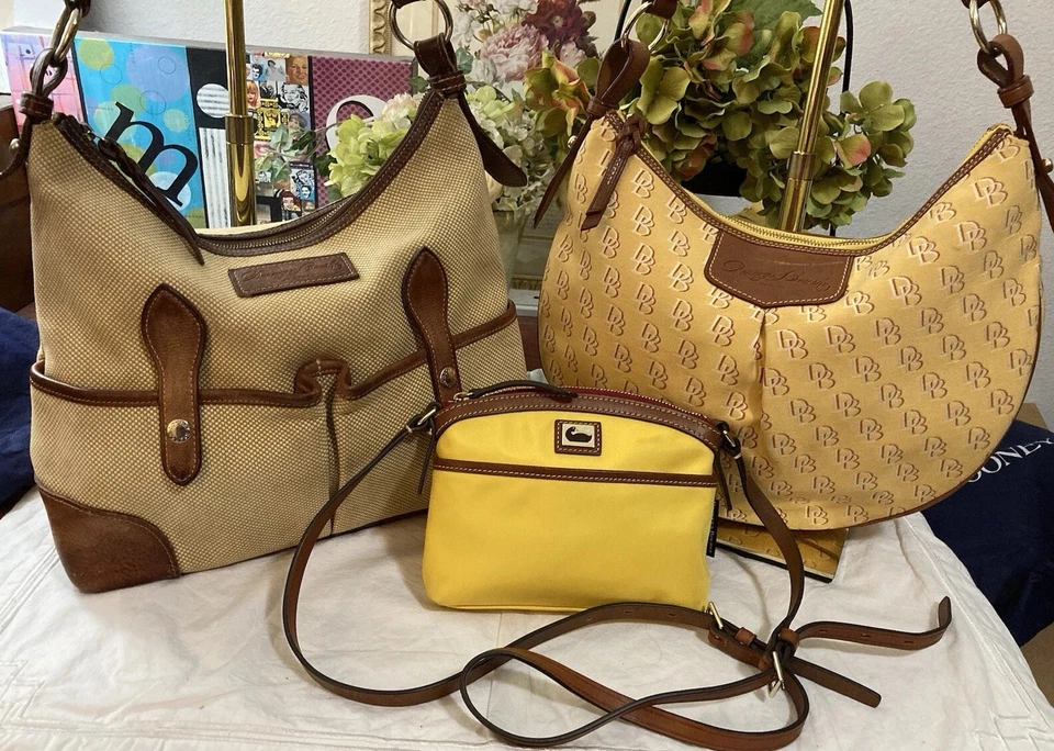 Lote Paquete Dooney Bourke Amarillo Marrón DB Logo Cuero Florentino Hobo Bolso Cartera Foto 1 de 4
