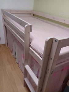 hochwertiges FLEXA Kinderbett 90x200 halbes Hochbett, Vollholz, weiß lasiert - Bild 1 von 3