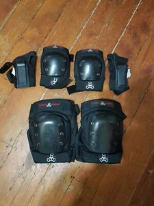Triple Eight Set of Skateboarding Knee/Elbow/Wrist Pads used Adult - Picture 1 of 4