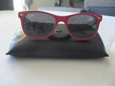 LUNETTE RAY BAN ENFANT FILLE  AUTHENTIQUE AVEC ETUI. - Photo 1/4