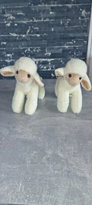 2 x Lamm Lämmchen Schaf Plüsch Stofftier Kuscheltier Top ca. 25 cm lang - Bild 1 von 4