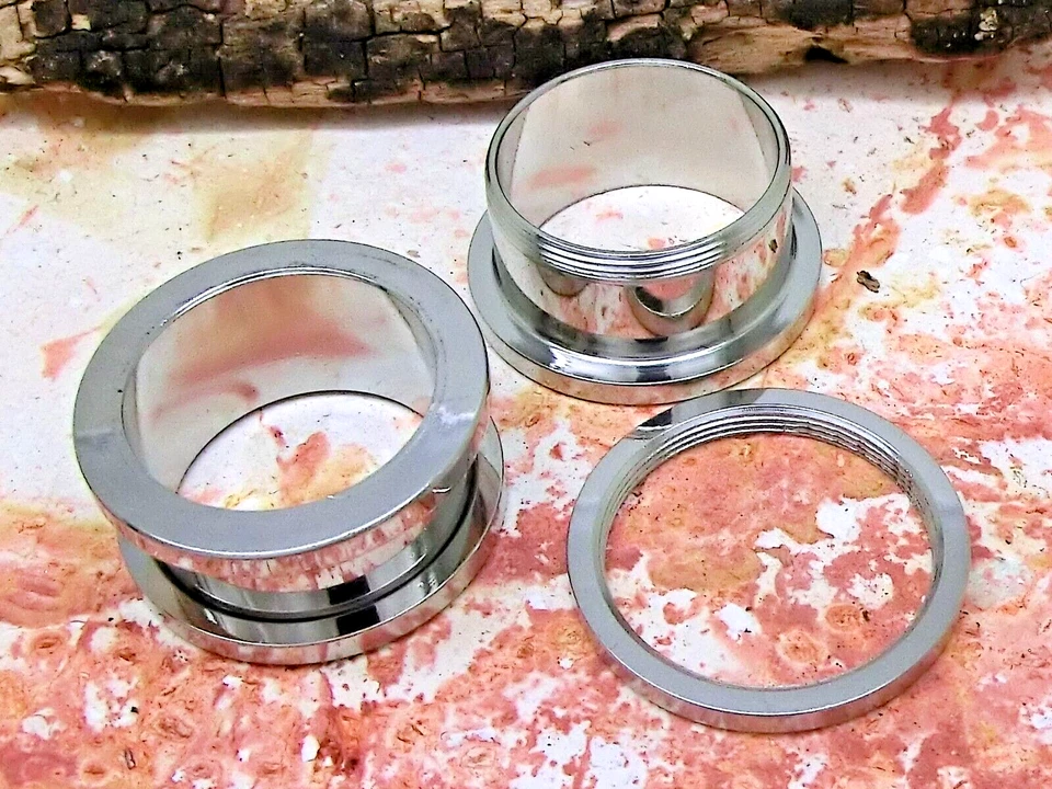 Piercing Orecchio Vite Tunnel Flesh Ear Plug Acciaio Inox 18mm Color Argento - Immagine 1 di 1