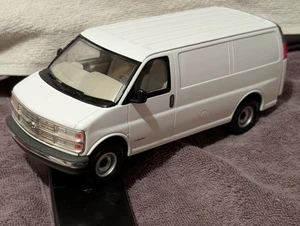 AMAZING 1996 CHEVY 1500 VAN 1:25 SCALE BROOKFIELD EXPRESS GUILD BACK DOORS OPEN - Picture 1 of 24