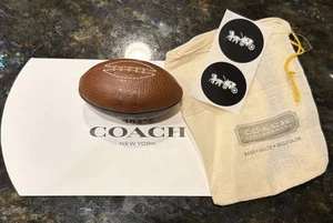 Pisapapeles de cuero Coach Designer mini fútbol número 41 raro nuevo en caja - Imagen 1 de 4