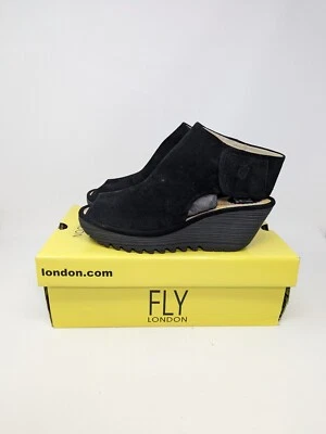 Botines sandalia de cuña Fly London Yone Fly Peep Toe, gamuza negra para mujer talla 8,5 Foto 1 de 4