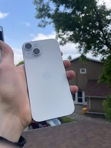 Apple iPhone 15 - 128 Go - Blanc (Désimlocké) (CA) - Photo 1 sur 11