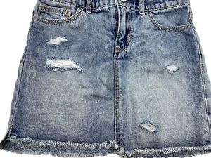 Falda de mezclilla azul lavado claro envejecido dobladillo crudo niña talla 5 regular - Imagen 1 de 7