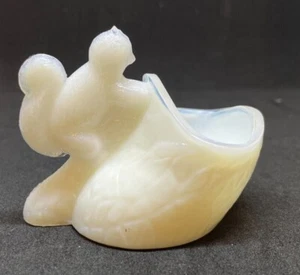 ¿Ardilla de vidrio artístico opalescente blanco de colección?? - Imagen 1 de 5