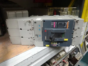 Merlin Gerin NS400H circuit breaker - Picture 1 of 4