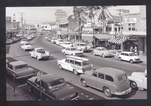 ECHTFOTO AUSTRALIEN ODER NEUSEELAND INNENSTADT STRASSENSZENE ALTE AUTOS POSTKARTE KOPIE - Bild 1 von 1
