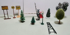 Unbranded HO Scale & Smaller Scenery Items ( 12 Pieces ) - Picture 1 of 14