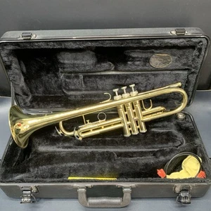 Vintage CONN 23B Brass Trumpet With Hard Case And Accessories - Picture 1 of 18
