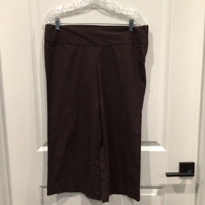 NWOT Tracy Evans Limited women’s 11 capris zip on left brown white striping * - Image 1 of 4