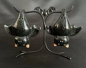 Cracker Barrel Hanging Bats Salt & Pepper Shakers Set Brand New Halloween - Picture 1 of 7