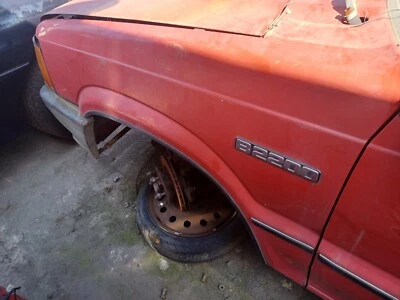 Guardabarros lateral izquierdo pickup mazda 90 b2200 VER FOTOS PARA VER ESTADO Foto 1 de 4