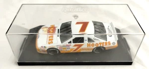 QUARTZO Collectible NASCAR 2013 Ford Thunderbird Hooters Alan Kulwicki #7 1:43 - Picture 1 of 3