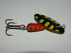 1 CUCCHIAINO MARTIN ONDULATO NERO CON MACCHIE GIALLE VARIE MISURE LURES H118 - Foto 1 di 1
