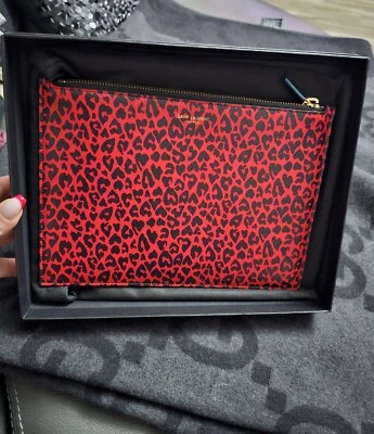 NUEVO CON ETIQUETAS YSL Saint Laurent Rouge Fiesta Piel de becerro Cuero Cremallera Bolso sin asas Rojo Leopardo Foto 1 de 4