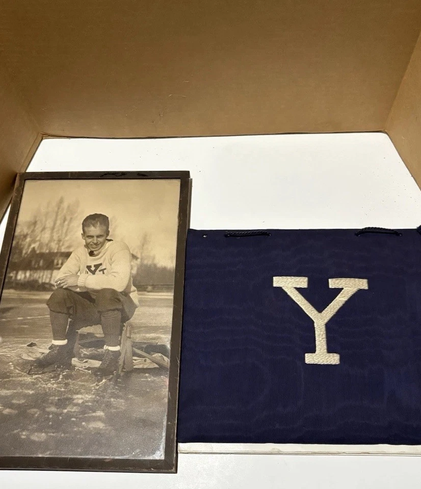 Memorabilia de la Universidad de Yale. 1914. Fútbol Yale. Foto 1 de 4