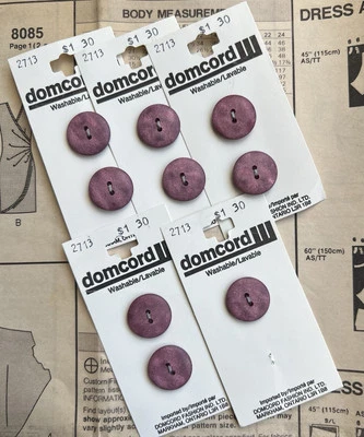 Lote Botón Púrpura De Colección Años 70 Nuevas Tarjetas Originales 2 Agujeros, Clásico Mate Texturizado Foto 1 de 4