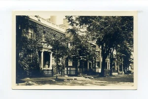 Nantucket MA Mass RPPC Foto Postkarte, Main Street Ansicht, drei Backsteinhäuser - Bild 1 von 2