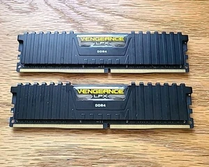 Corsair Vengeance LPX 32GB (2x16GB) DDR4 2400MHz CMK16GX4M1A2400C14 FAST SHIP - Picture 1 of 3