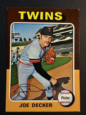 1975 Topps #102 Joe Decker Minnesota Twins  VG / EX - Image 1 of 2