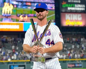 8x10 Photo PETE ALONSO New York Mets Polar Bear NL MVP Home Run All Star - Picture 1 of 1