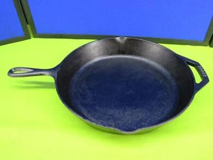 Vintage 2 Notch Lodge 12 inch Skillet Frying Pan - Picture 1 of 5