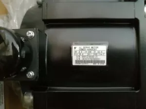 UNO NUOVO servomotore Yaskawa SGMGV-44ADC61 - Foto 1 di 12