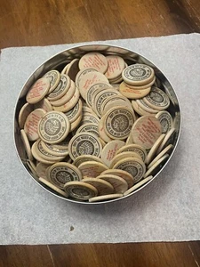 Pubblicità in legno di nichel per soffitta della nonna a Loveland, CO.  Lotto di 215 - Foto 1 di 3