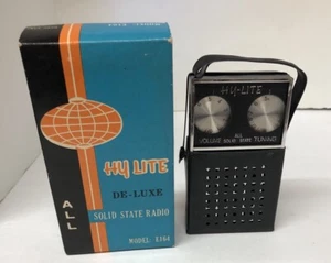 Radio a transistor a stato solido Hy Lite De-Luxe modello E164 nera 1 scatola manuale - Foto 1 di 3