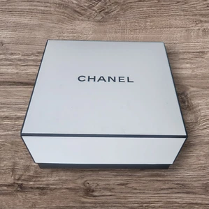 Authentic CHANEL Square Empty Gift Box Container 8.5"x8.5"x3.75" - Picture 1 of 5