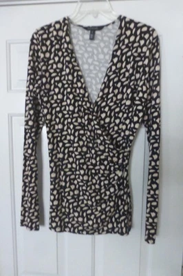 Top largo alto Sally clásico envolvente manga larga negro marfil pequeño/mediano Foto 1 de 4