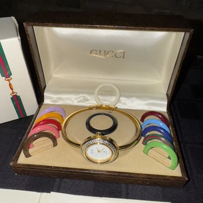 Reloj Pulsera Mujer Gucci 1100-L Cambio Bisel Dorado 12 Colores Cuarzo Suizo Foto 1 de 4