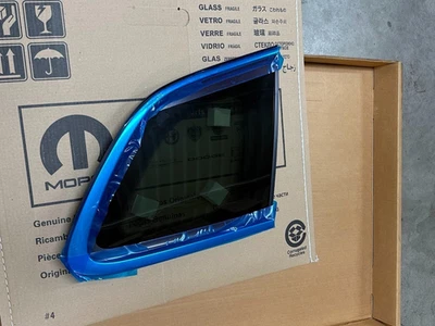 OEM 2017-2020 JEEP CHEROKEE Rear LEFT SIDE QUARTER WINDOW GLASS 68377739AA TINT - Image 1 of 3