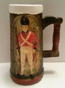 Figurine tasse à bière en céramique vintage pierre manteau rouge 1776 Japon National Potteries