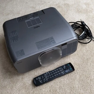 Nice! 98% Lamp Life NEC GT950 Conference Room Projector XGA 2000 Lumens + Remote - Image 1 of 4
