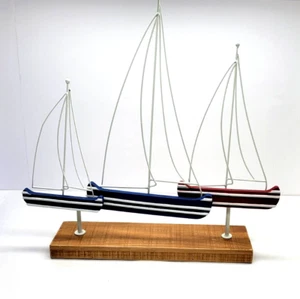 "Escultura rara de metal azul y rojo-blanco 20"" decoración costera velero" - Imagen 1 de 7