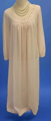 De Colección Saks Fifth Ave Rosa Ojales Encaje Cinta Camisón Lencería M Union Label EE. UU. Foto 1 de 4