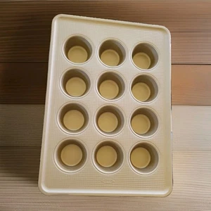 *New OXO Good Grips 12 Cup Muffin Pan Non Stick Ceramic Coated - Picture 1 of 4