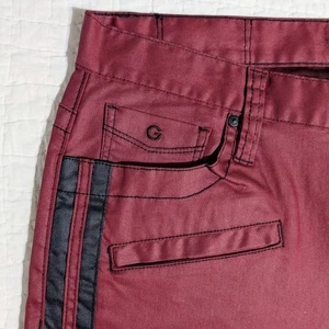 G GUESS Designer Rockstar Pants Mens 36x32 Track Stripe Maroon Red Coated Jeans - Picture 1 of 21