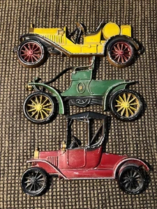 (3 Stück) Vintage Küster Metallguss Plaketten Wandhänger Antik Modellautos - Bild 1 von 3