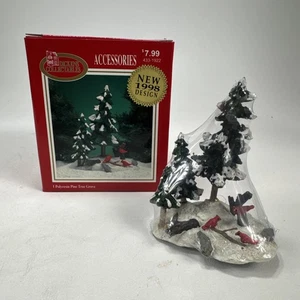 Dickens Collectables 1998 Pine Tree Grove handbemalt Weihnachtsdorf Box - Bild 1 von 11